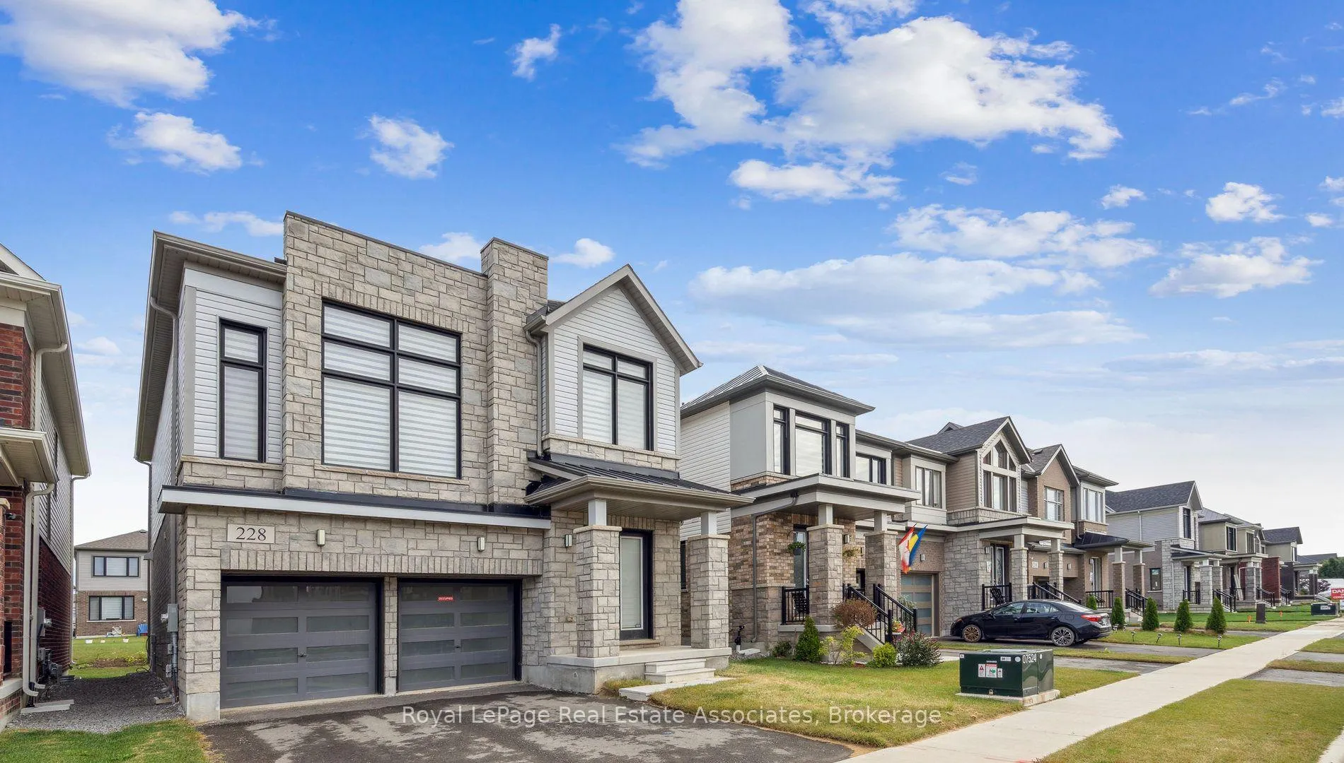 Photo 3 of 228 Provident Way, Hamilton, Mount Hope — HOMEH