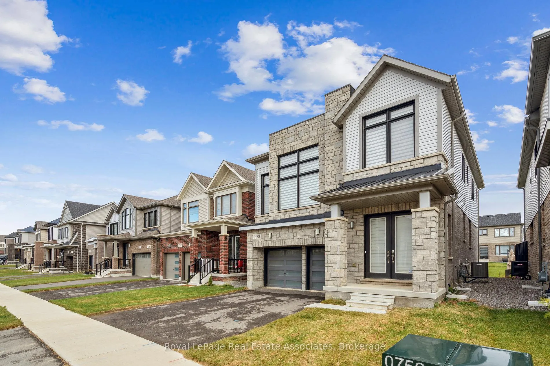 Photo 4 of 228 Provident Way, Hamilton, Mount Hope — HOMEH
