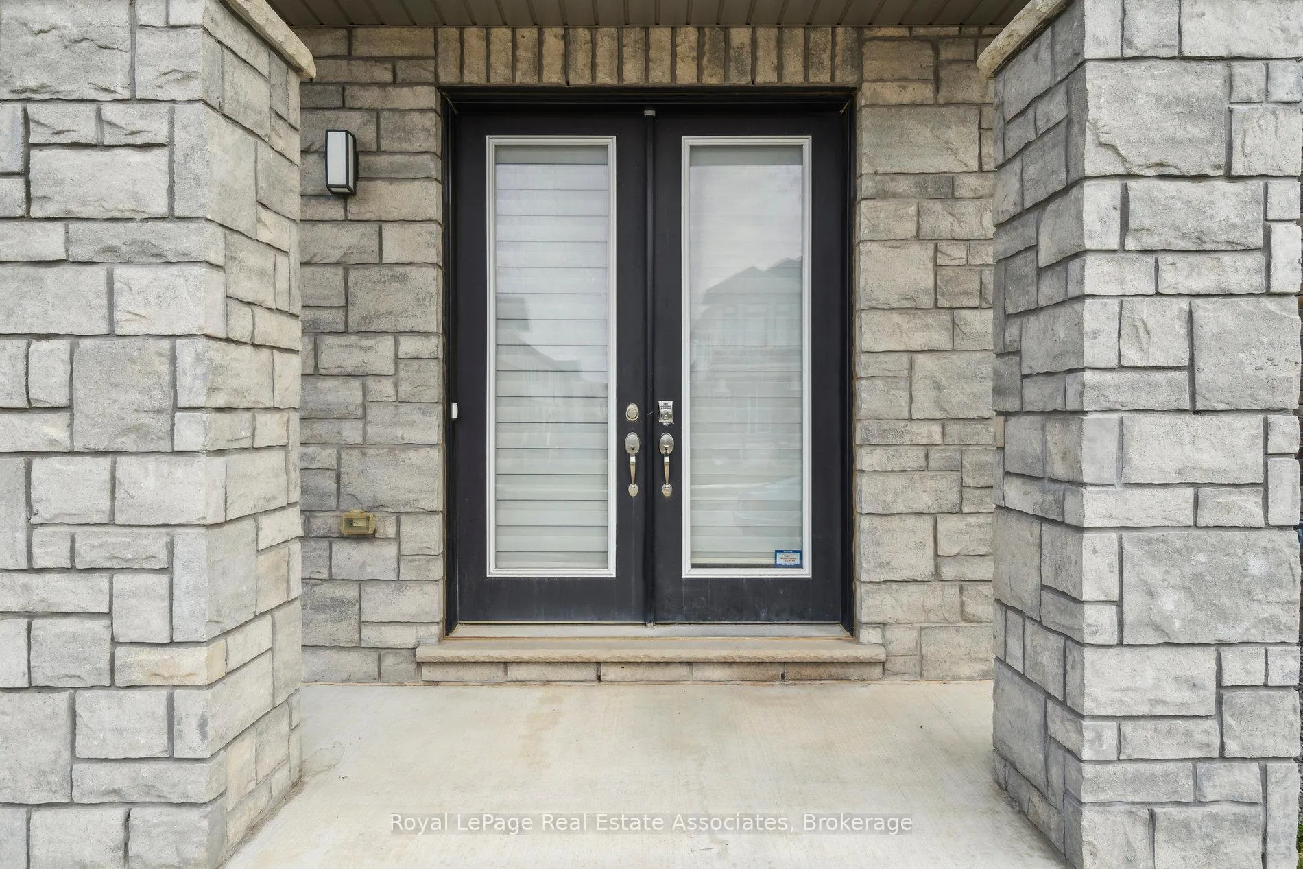 Photo 6 of 228 Provident Way, Hamilton, Mount Hope — HOMEH