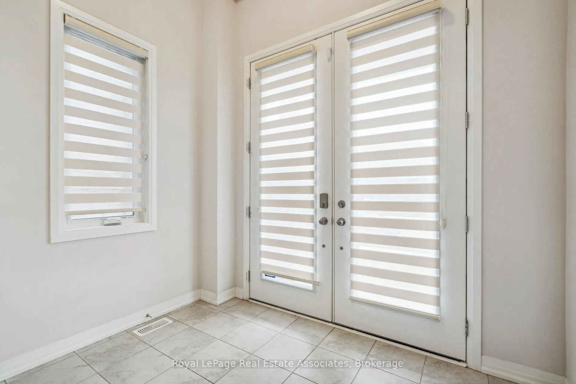 Photo 7 of 228 Provident Way, Hamilton, Mount Hope — HOMEH