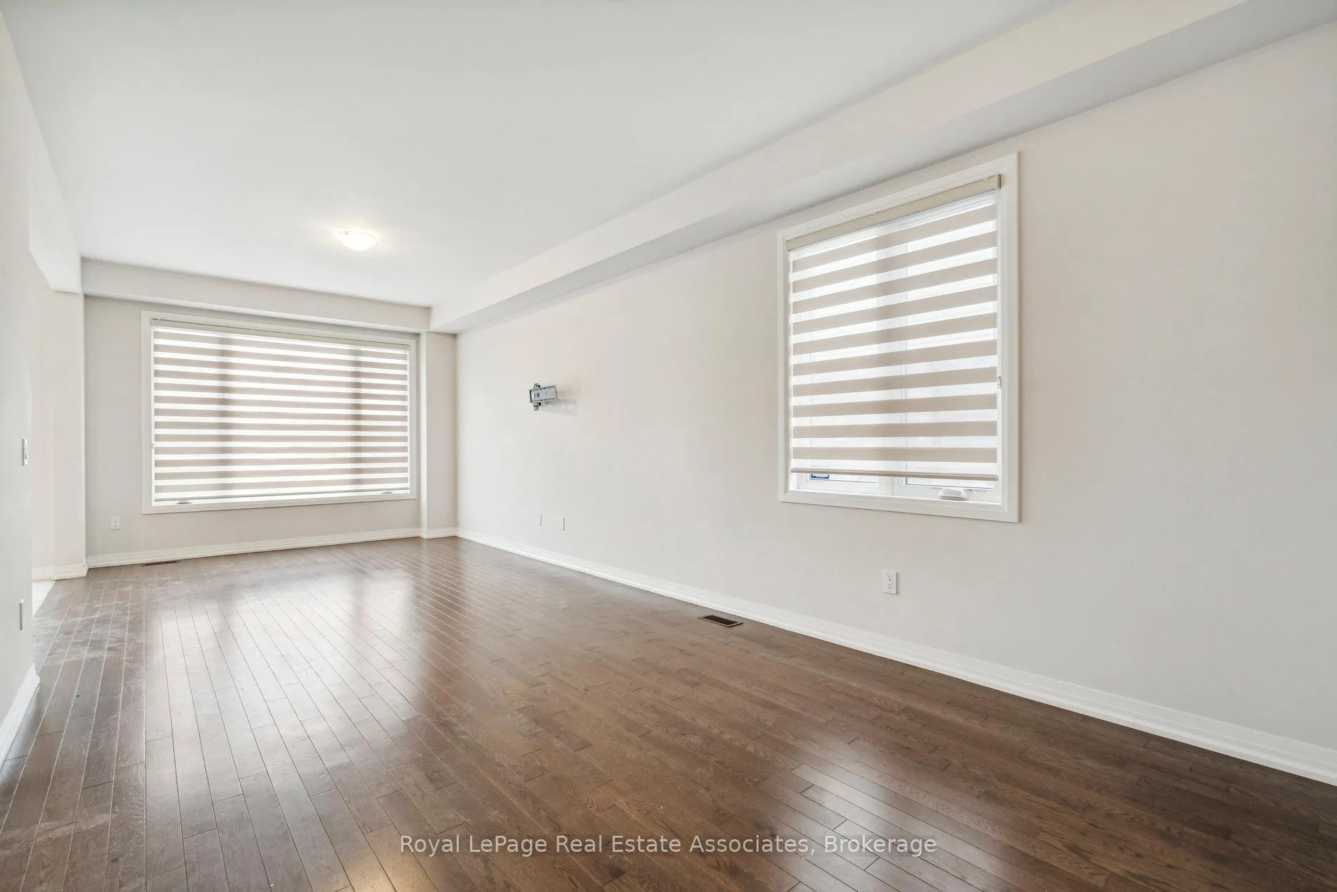 Photo 10 of 228 Provident Way, Hamilton, Mount Hope — HOMEH