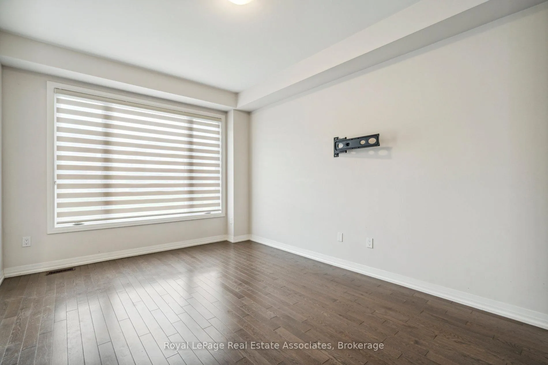 Photo 12 of 228 Provident Way, Hamilton, Mount Hope — HOMEH