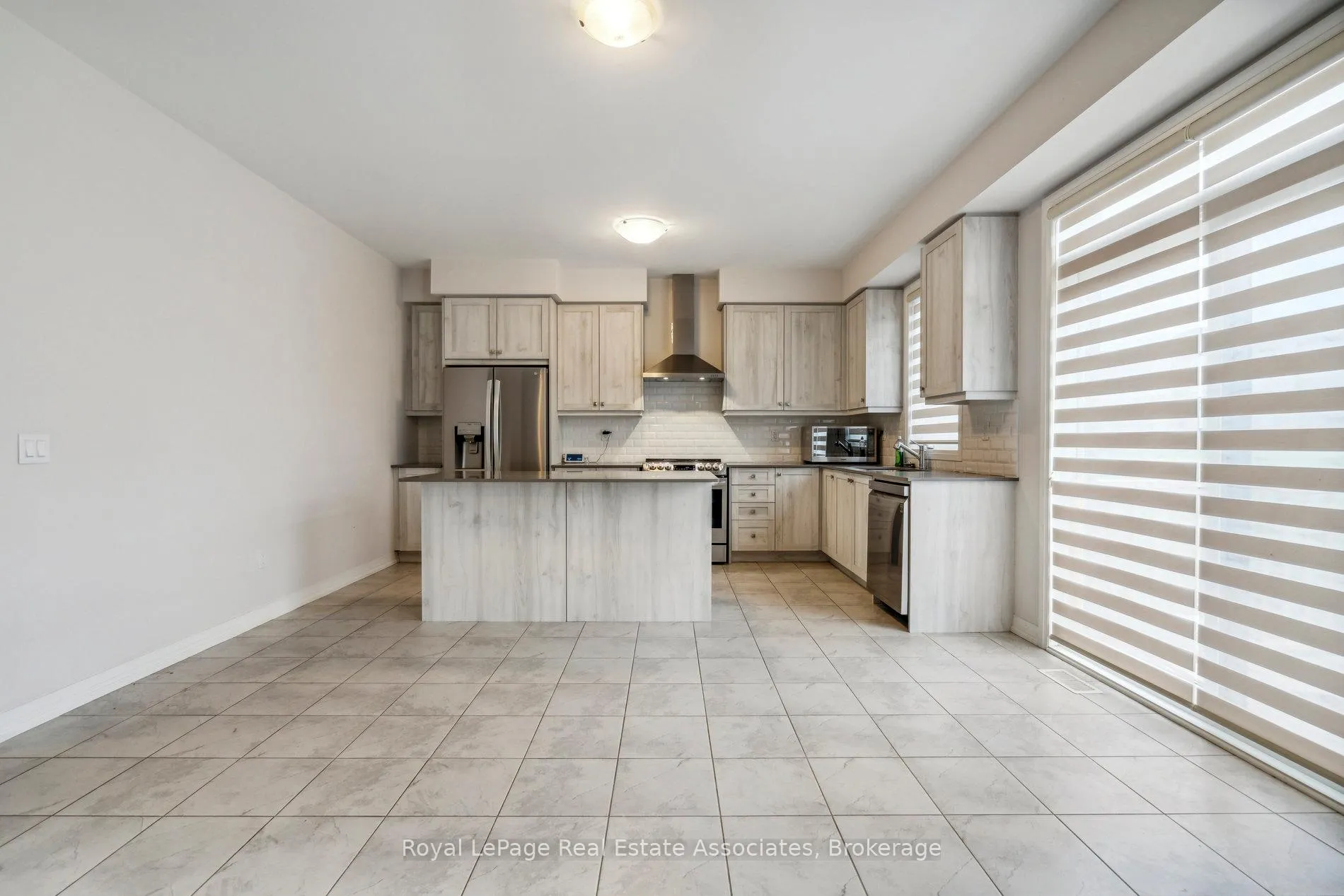 Photo 14 of 228 Provident Way, Hamilton, Mount Hope — HOMEH