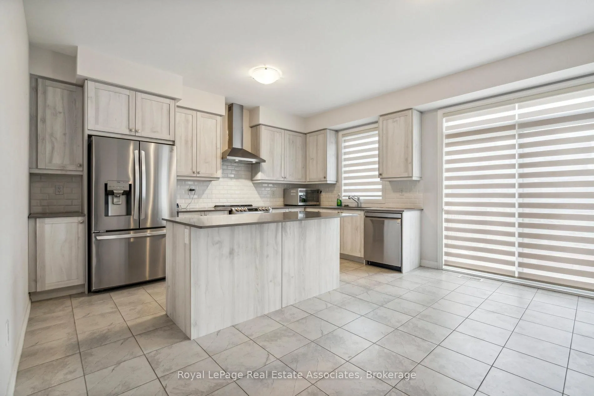 Photo 15 of 228 Provident Way, Hamilton, Mount Hope — HOMEH