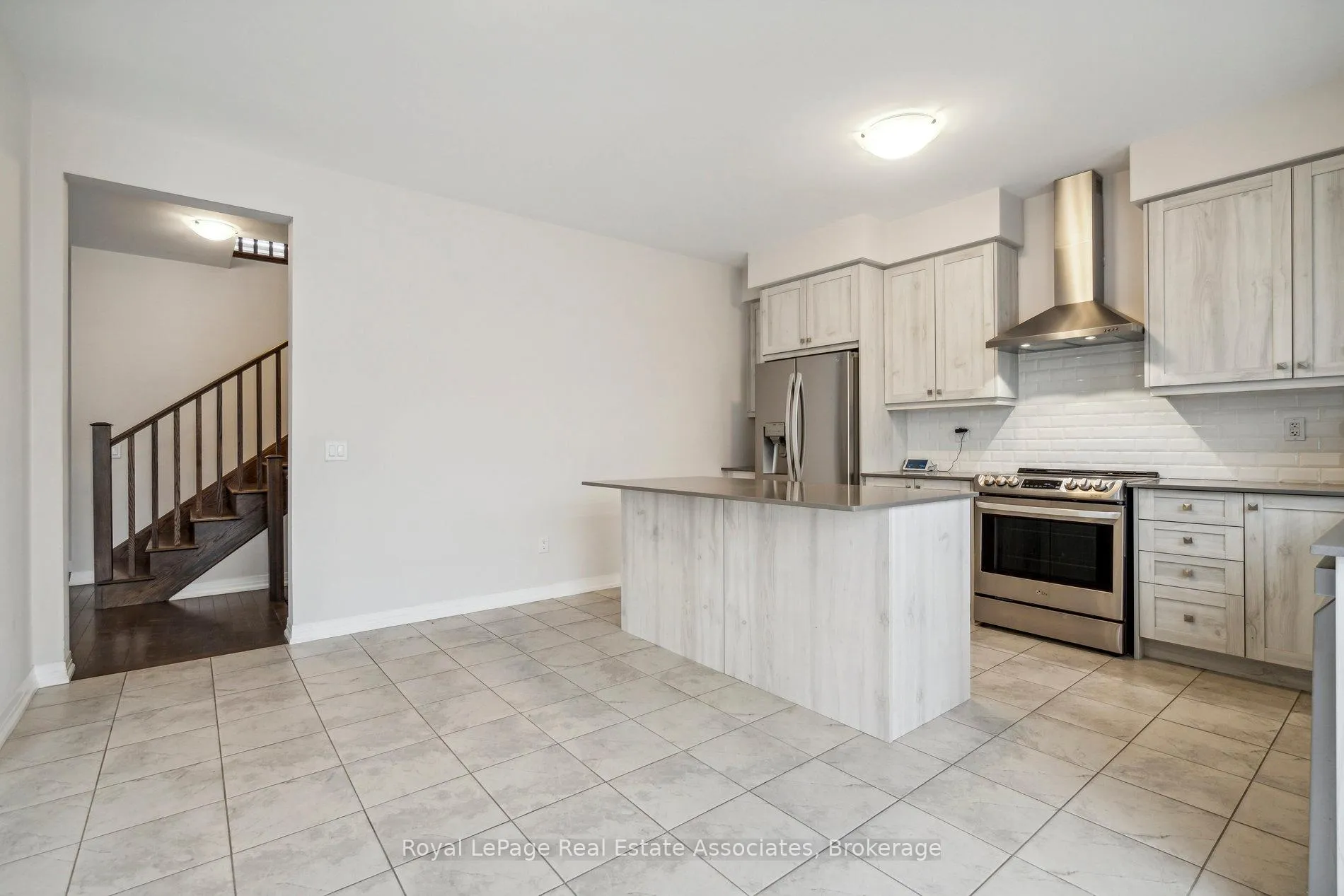 Photo 16 of 228 Provident Way, Hamilton, Mount Hope — HOMEH