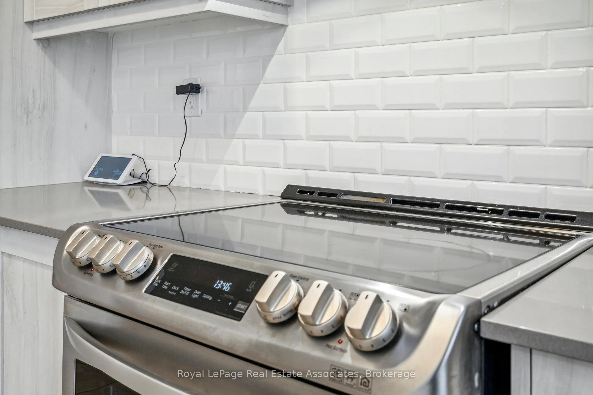 Photo 18 of 228 Provident Way, Hamilton, Mount Hope — HOMEH