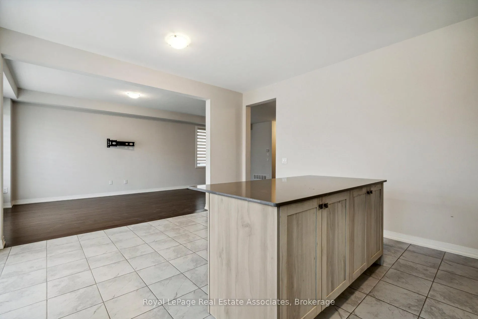 Photo 19 of 228 Provident Way, Hamilton, Mount Hope — HOMEH