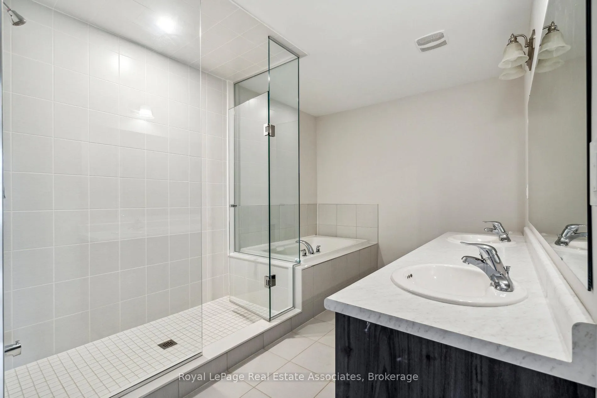 Photo 33 of 228 Provident Way, Hamilton, Mount Hope — HOMEH