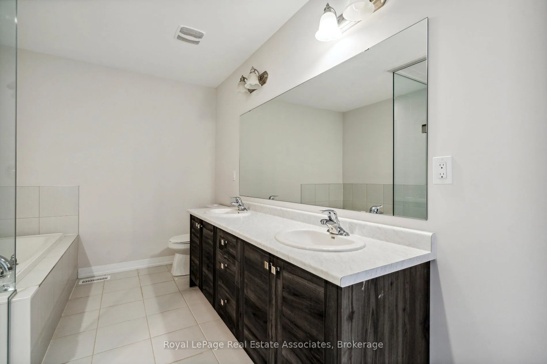 Photo 34 of 228 Provident Way, Hamilton, Mount Hope — HOMEH