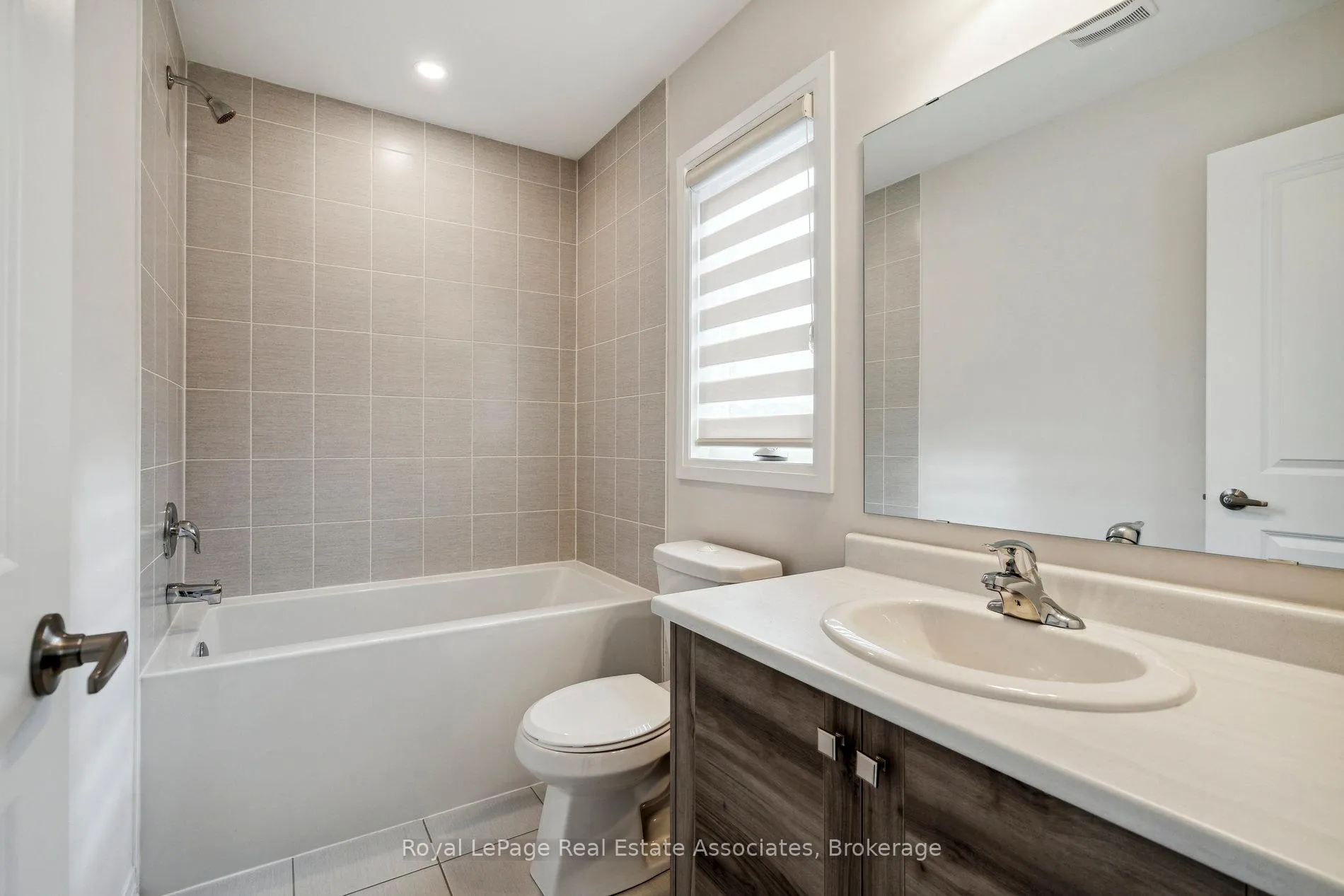 Photo 37 of 228 Provident Way, Hamilton, Mount Hope — HOMEH