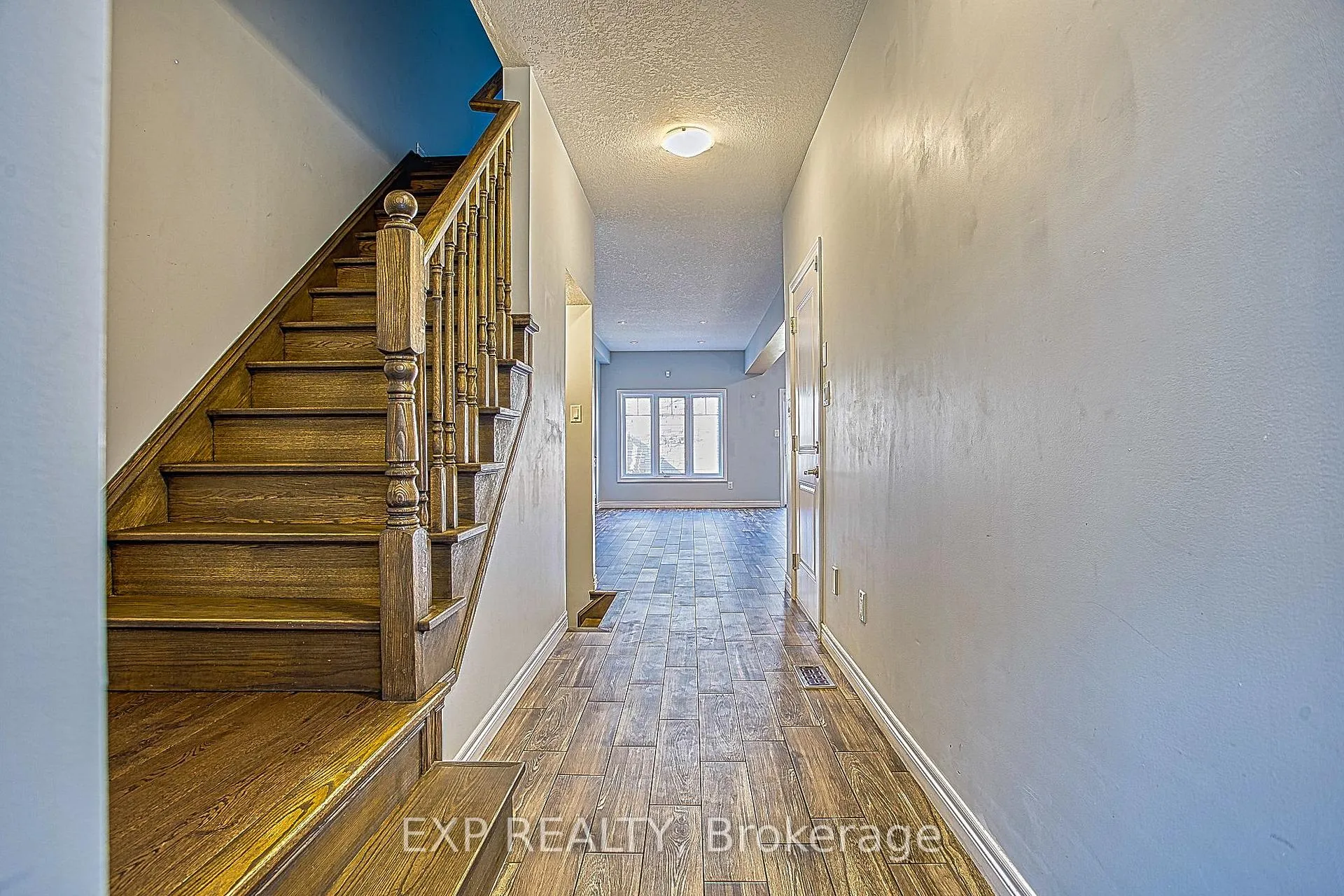 Photo 4 of Unit 15, 98 Shoreview Place, Hamilton, Lakeshore — HOMEH