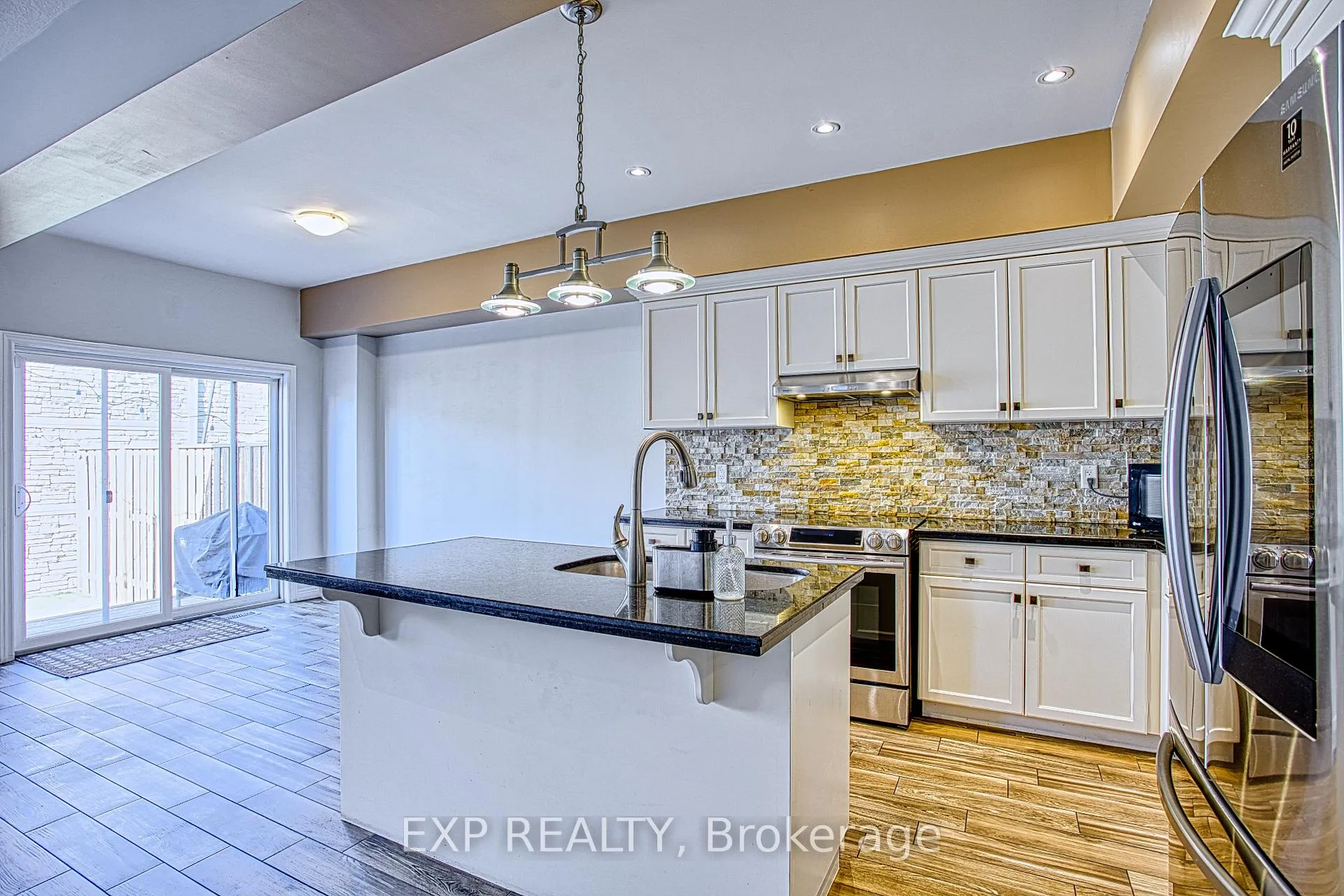 Photo 7 of Unit 15, 98 Shoreview Place, Hamilton, Lakeshore — HOMEH
