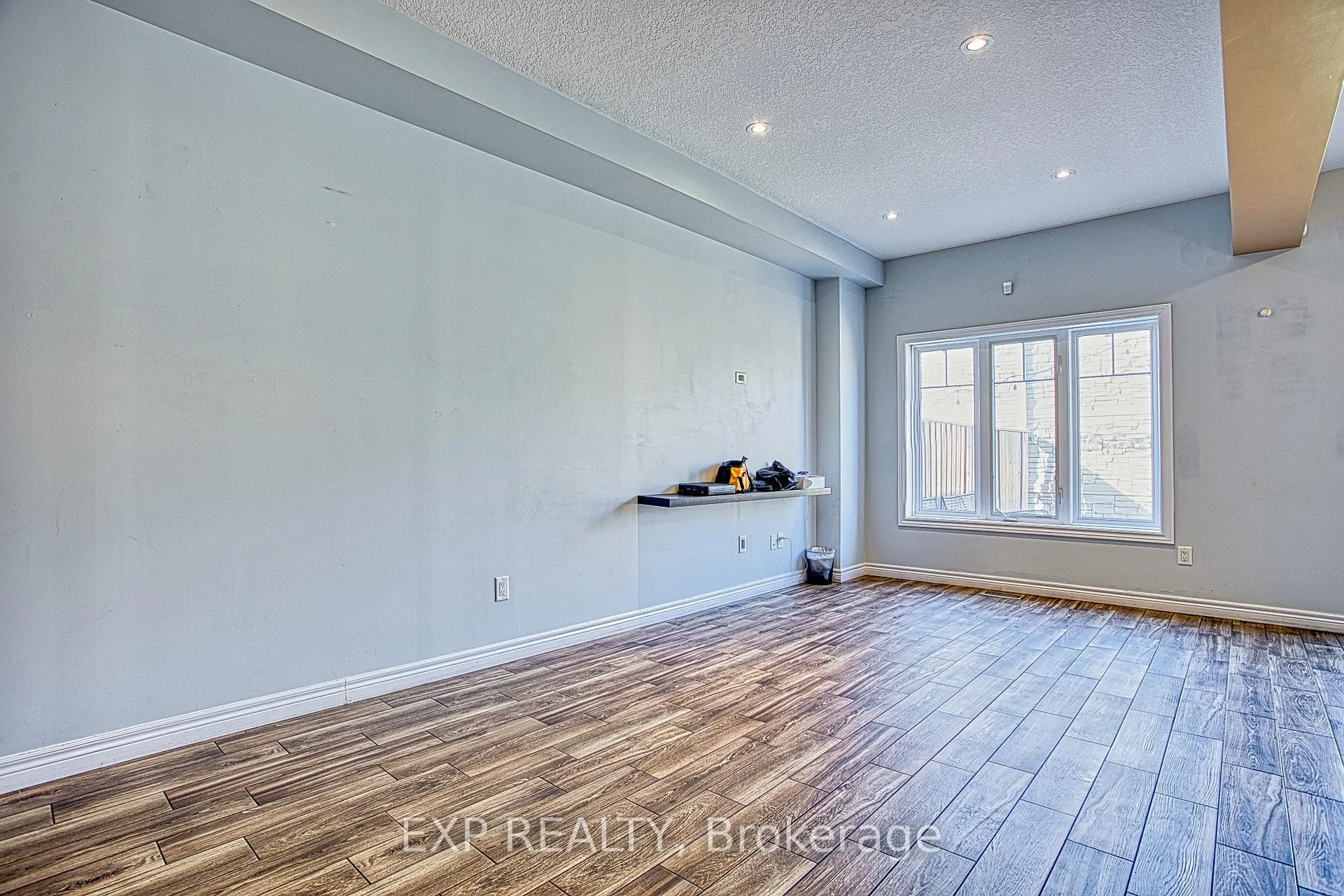 Photo 8 of Unit 15, 98 Shoreview Place, Hamilton, Lakeshore — HOMEH