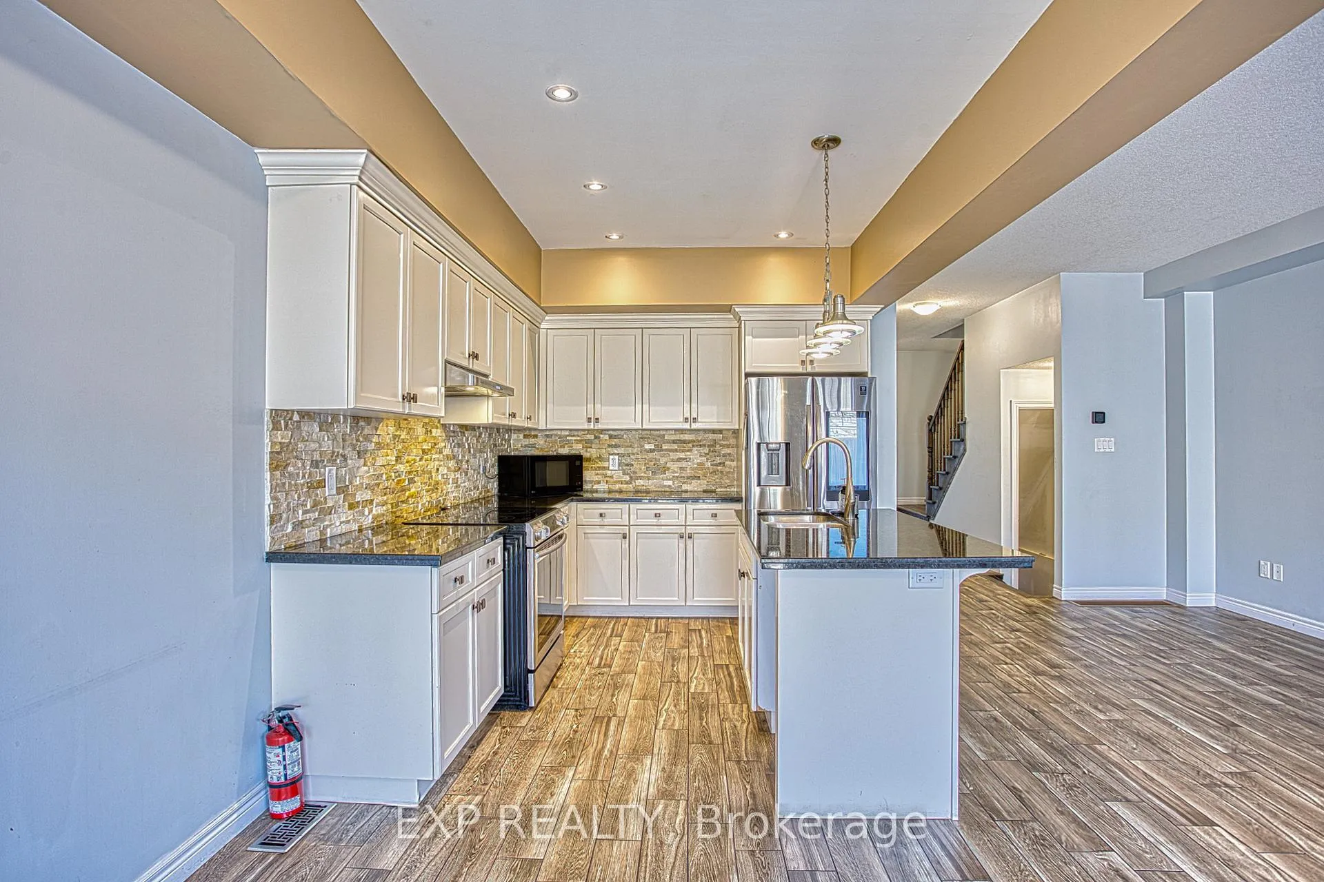 Photo 10 of Unit 15, 98 Shoreview Place, Hamilton, Lakeshore — HOMEH