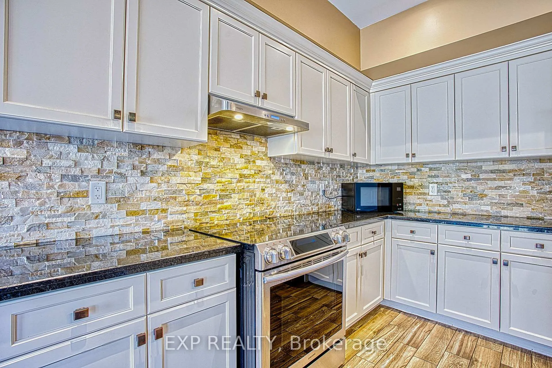Photo 12 of Unit 15, 98 Shoreview Place, Hamilton, Lakeshore — HOMEH