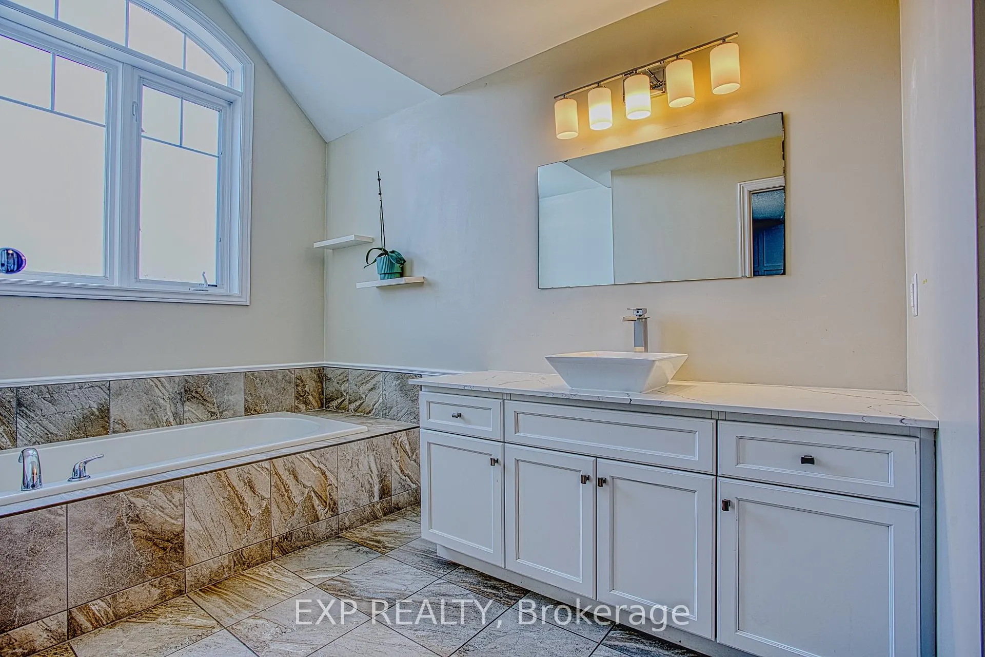 Photo 19 of Unit 15, 98 Shoreview Place, Hamilton, Lakeshore — HOMEH