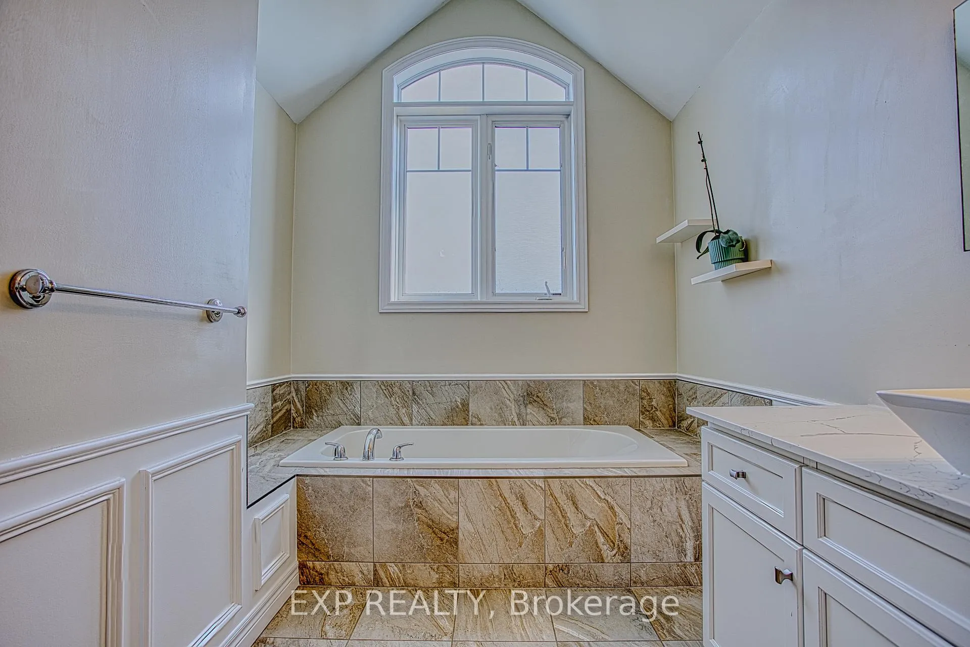 Photo 20 of Unit 15, 98 Shoreview Place, Hamilton, Lakeshore — HOMEH