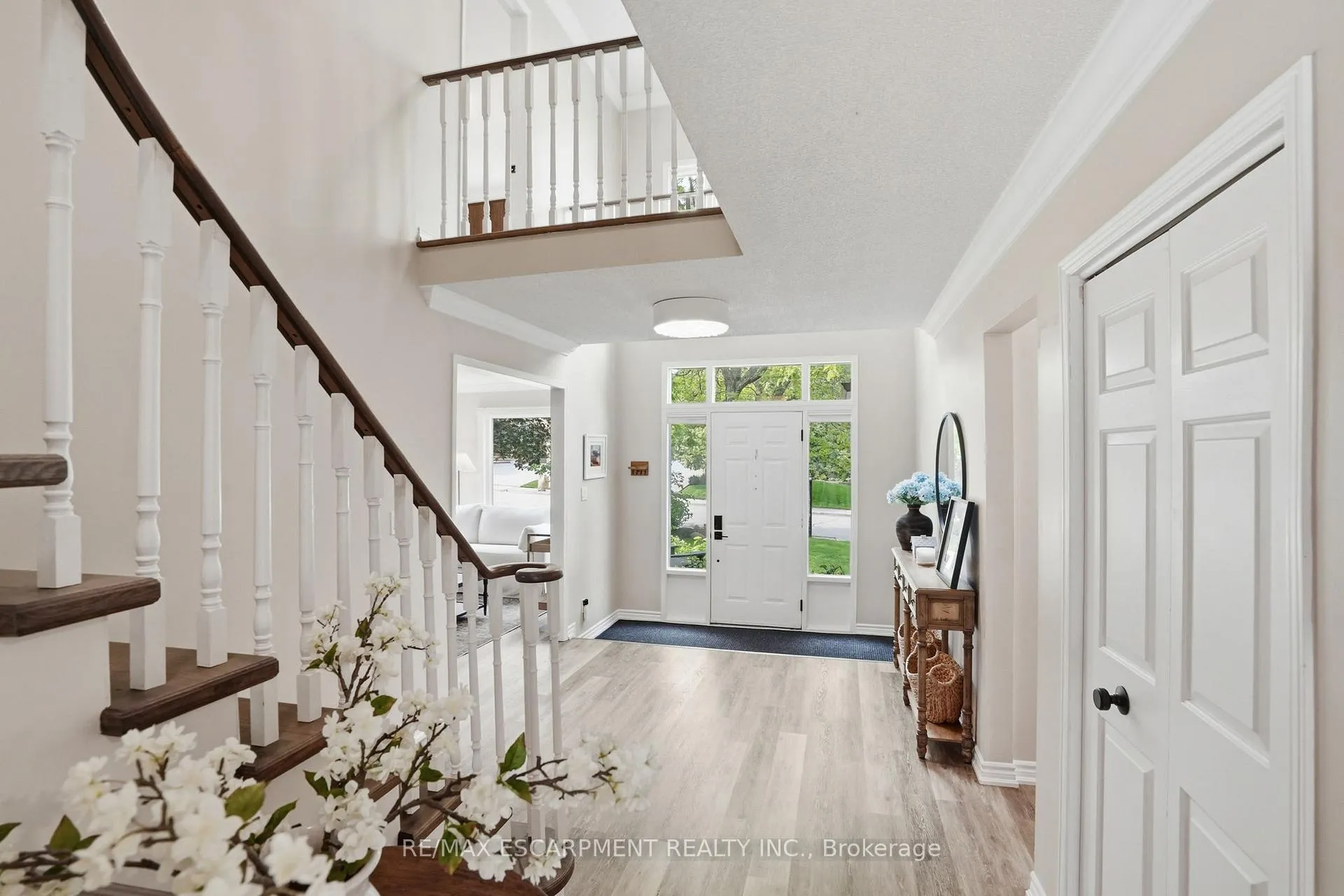 Photo 5 of 92 Jerome Park Drive, Hamilton, Dundas — HOMEH