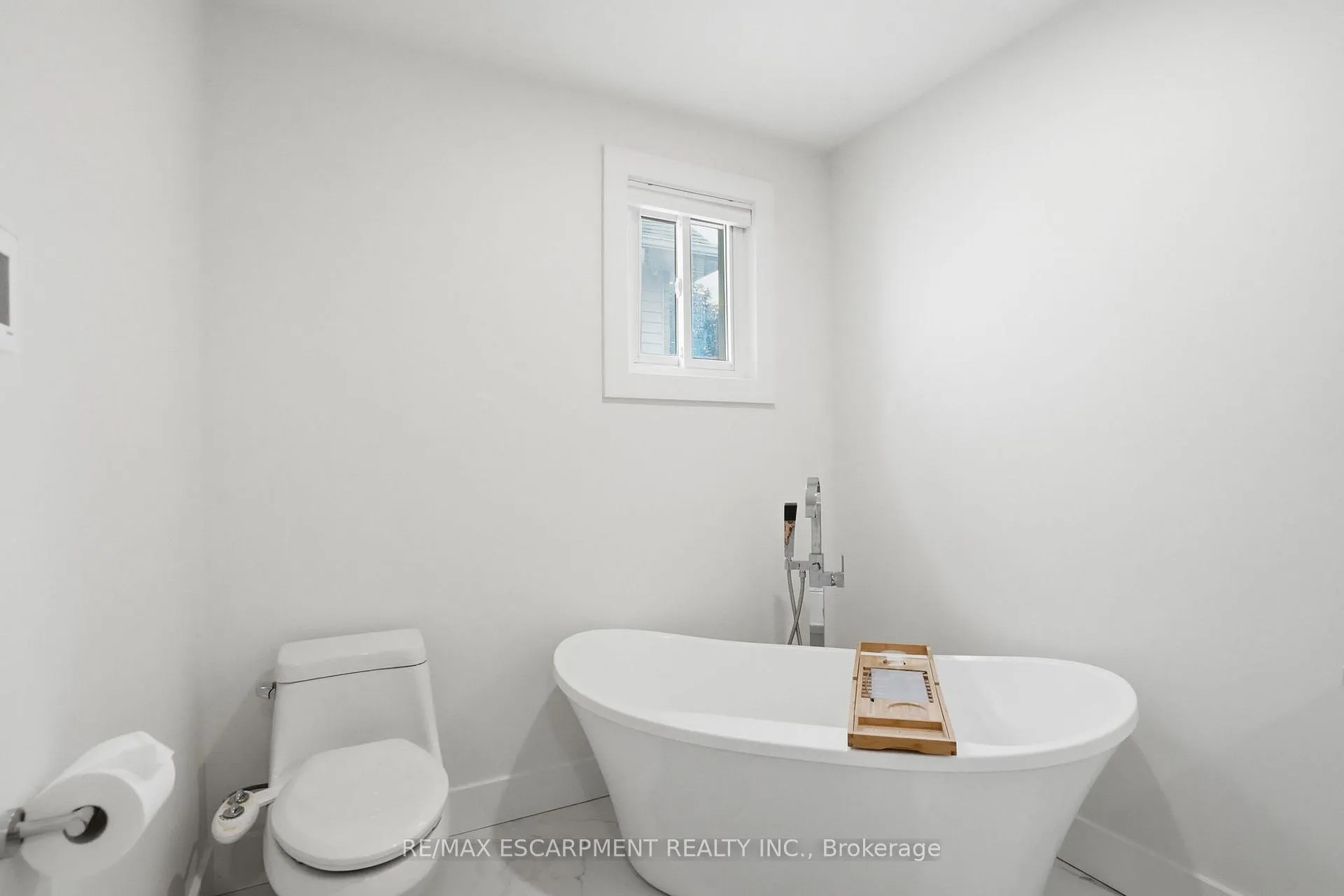 Photo 19 of 92 Jerome Park Drive, Hamilton, Dundas — HOMEH