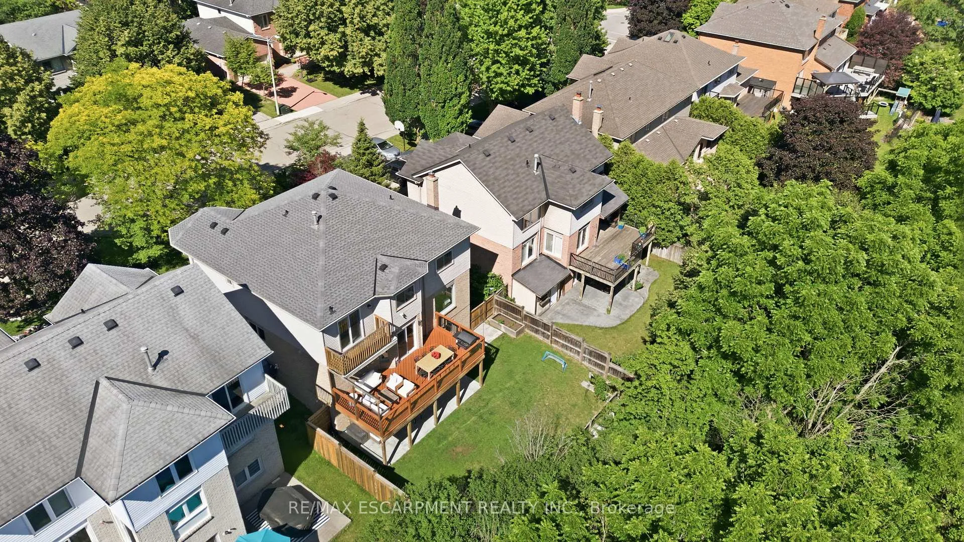 Photo 44 of 92 Jerome Park Drive, Hamilton, Dundas — HOMEH