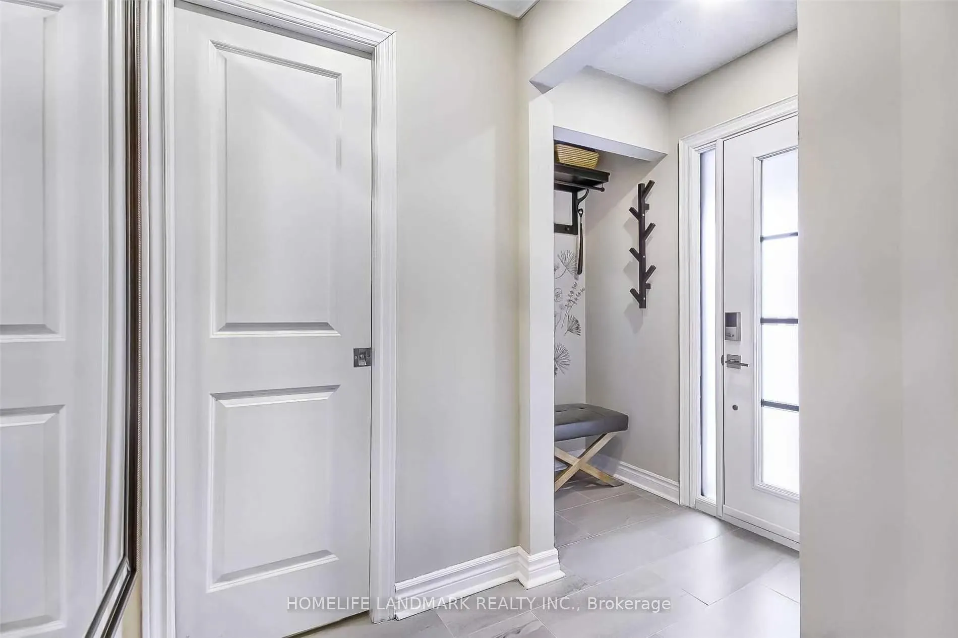 Photo 3 of 102 Patrice Crescent, Vaughan, Crestwood-Springfarm-Yorkhill — HOMEH