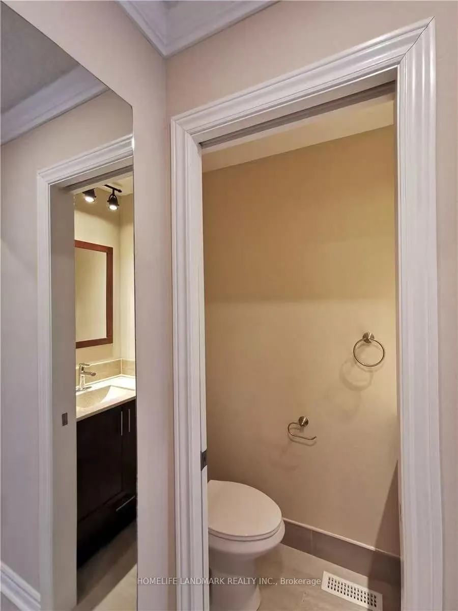Photo 4 of 102 Patrice Crescent, Vaughan, Crestwood-Springfarm-Yorkhill — HOMEH