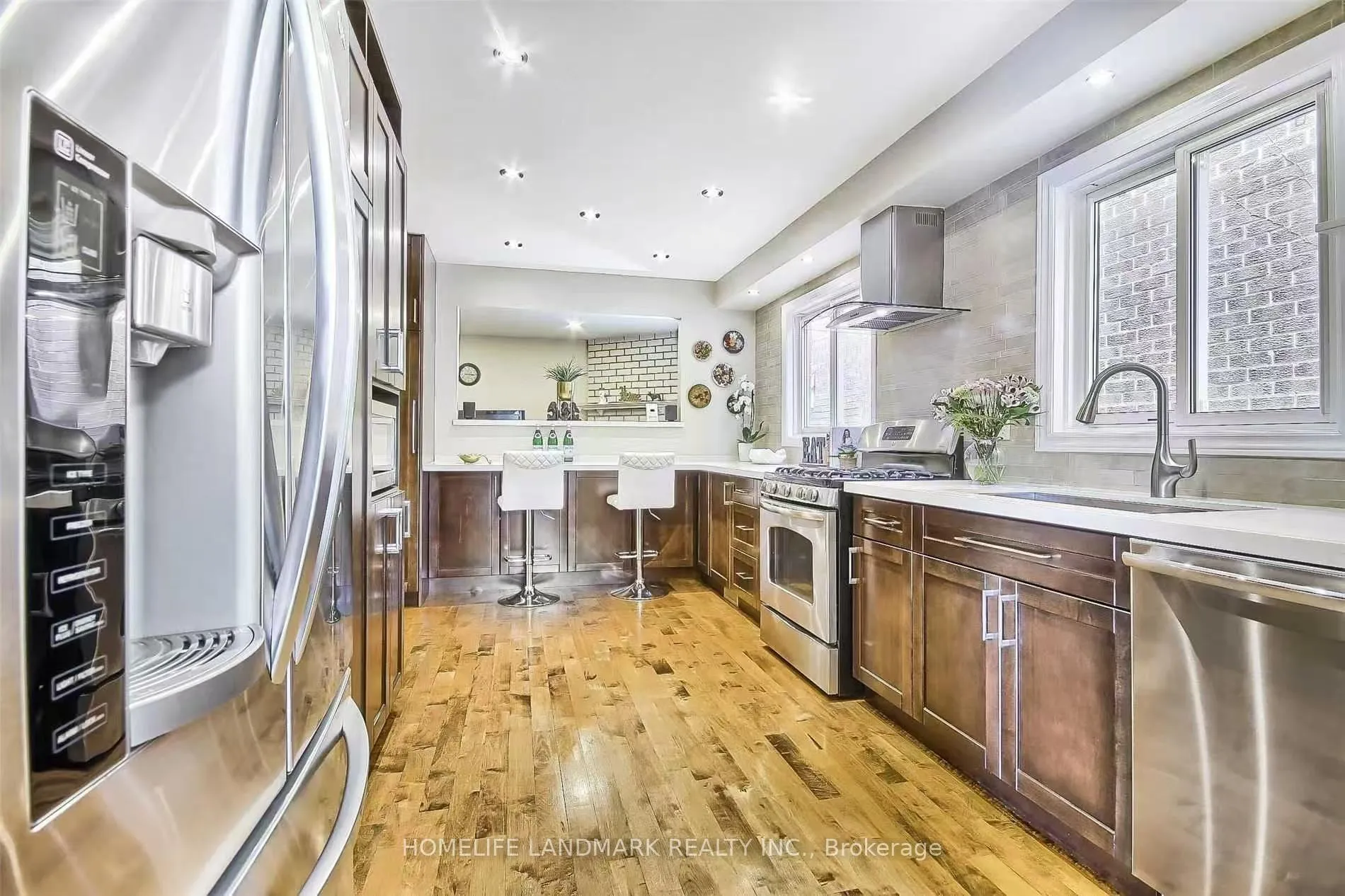 Photo 6 of 102 Patrice Crescent, Vaughan, Crestwood-Springfarm-Yorkhill — HOMEH