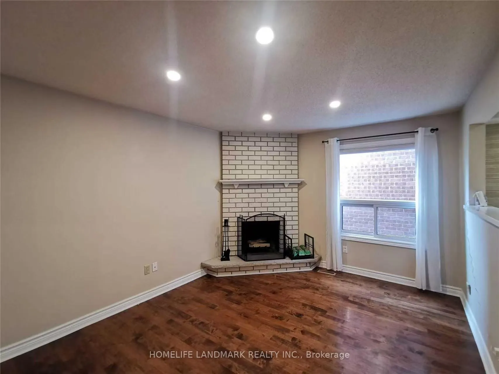 Photo 7 of 102 Patrice Crescent, Vaughan, Crestwood-Springfarm-Yorkhill — HOMEH