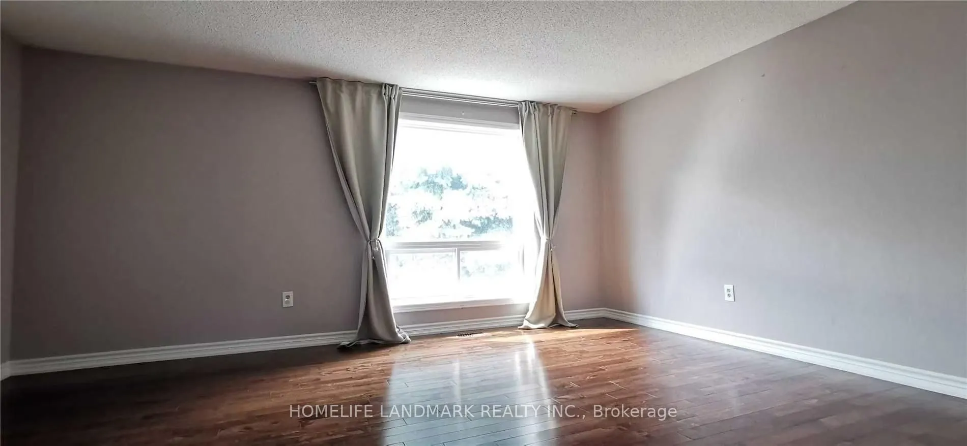 Photo 10 of 102 Patrice Crescent, Vaughan, Crestwood-Springfarm-Yorkhill — HOMEH