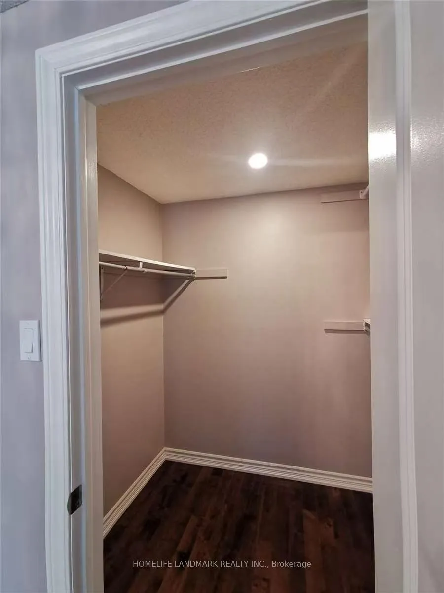 Photo 11 of 102 Patrice Crescent, Vaughan, Crestwood-Springfarm-Yorkhill — HOMEH
