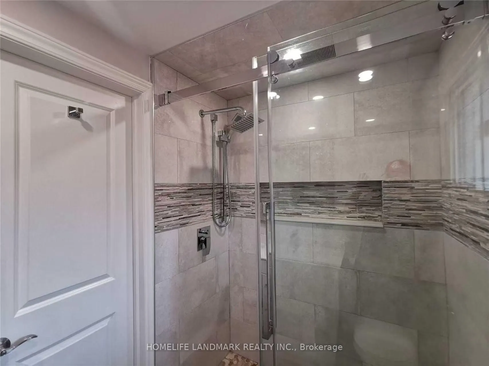 Photo 14 of 102 Patrice Crescent, Vaughan, Crestwood-Springfarm-Yorkhill — HOMEH