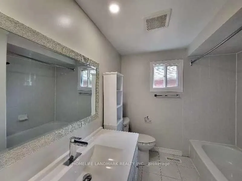 Photo 15 of 102 Patrice Crescent, Vaughan, Crestwood-Springfarm-Yorkhill — HOMEH