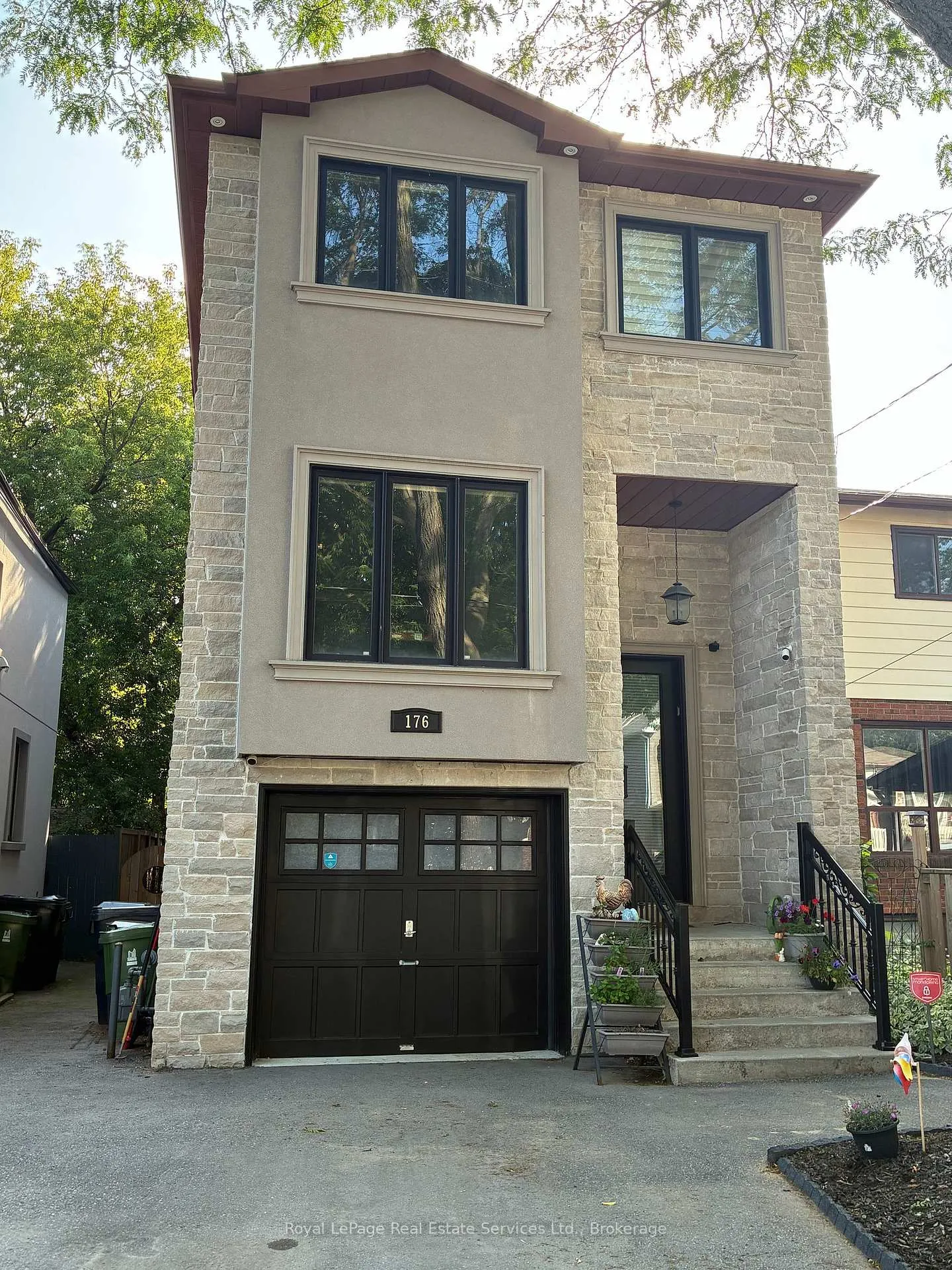 Photo of 176 Leyton Avenue