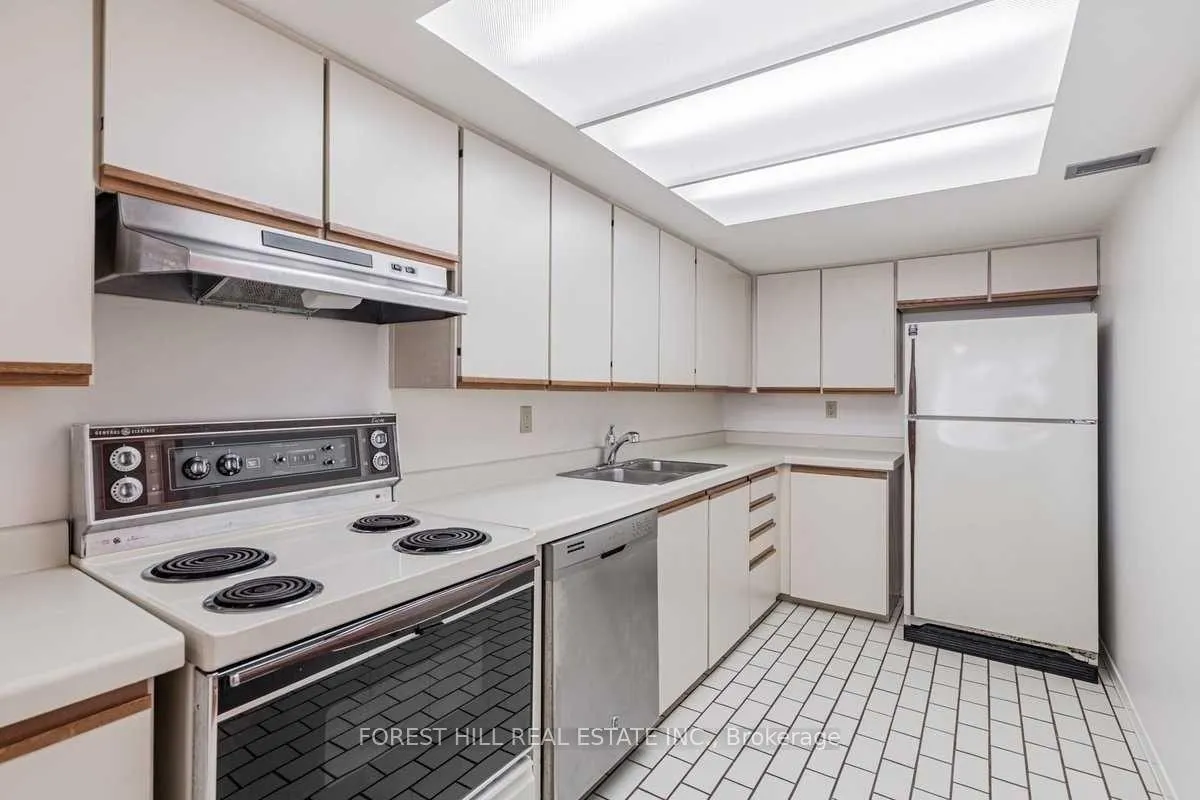 Photo 5 of Unit 910, 360 Bloor Street E, Toronto, Rosedale-Moore Park — HOMEH