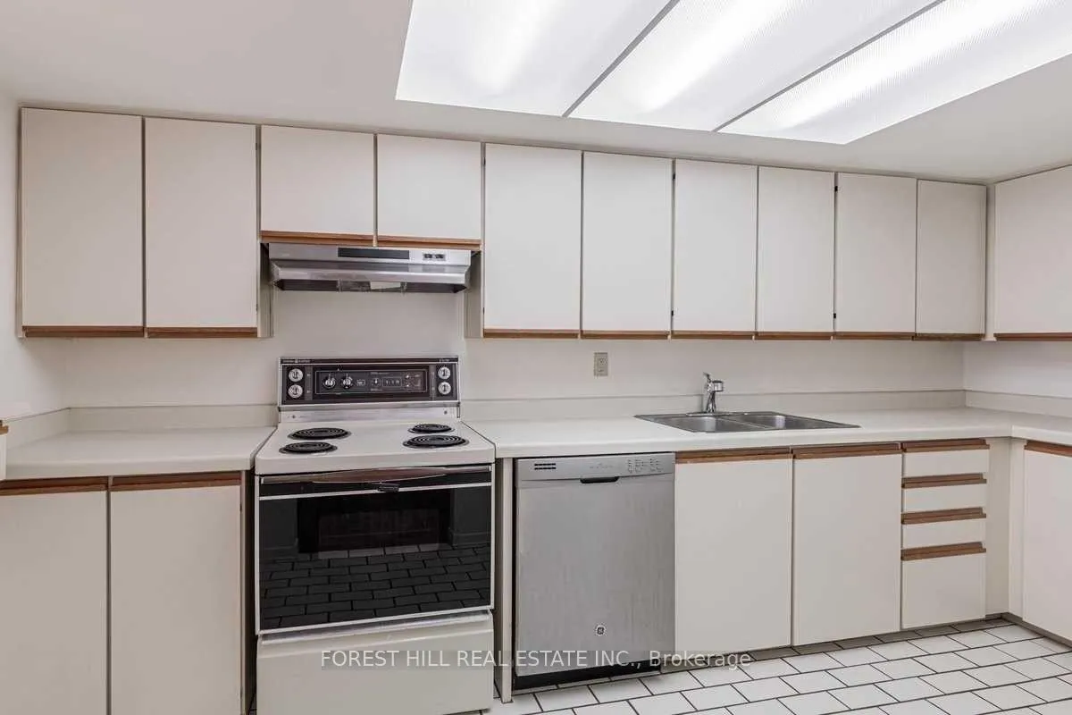 Photo 6 of Unit 910, 360 Bloor Street E, Toronto, Rosedale-Moore Park — HOMEH
