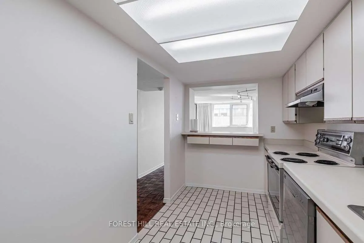 Photo 8 of Unit 910, 360 Bloor Street E, Toronto, Rosedale-Moore Park — HOMEH
