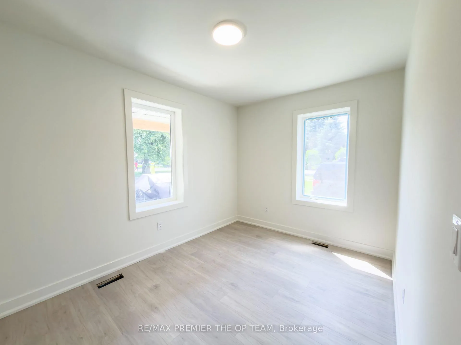 Photo 11 of Unit Main, 9690 Keele Street, Vaughan, Maple — HOMEH