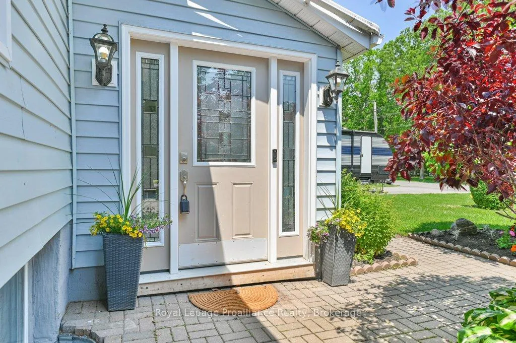 Photo 3 of 105 A&B Bernard Long Road, Quinte West, Trenton Ward — HOMEH