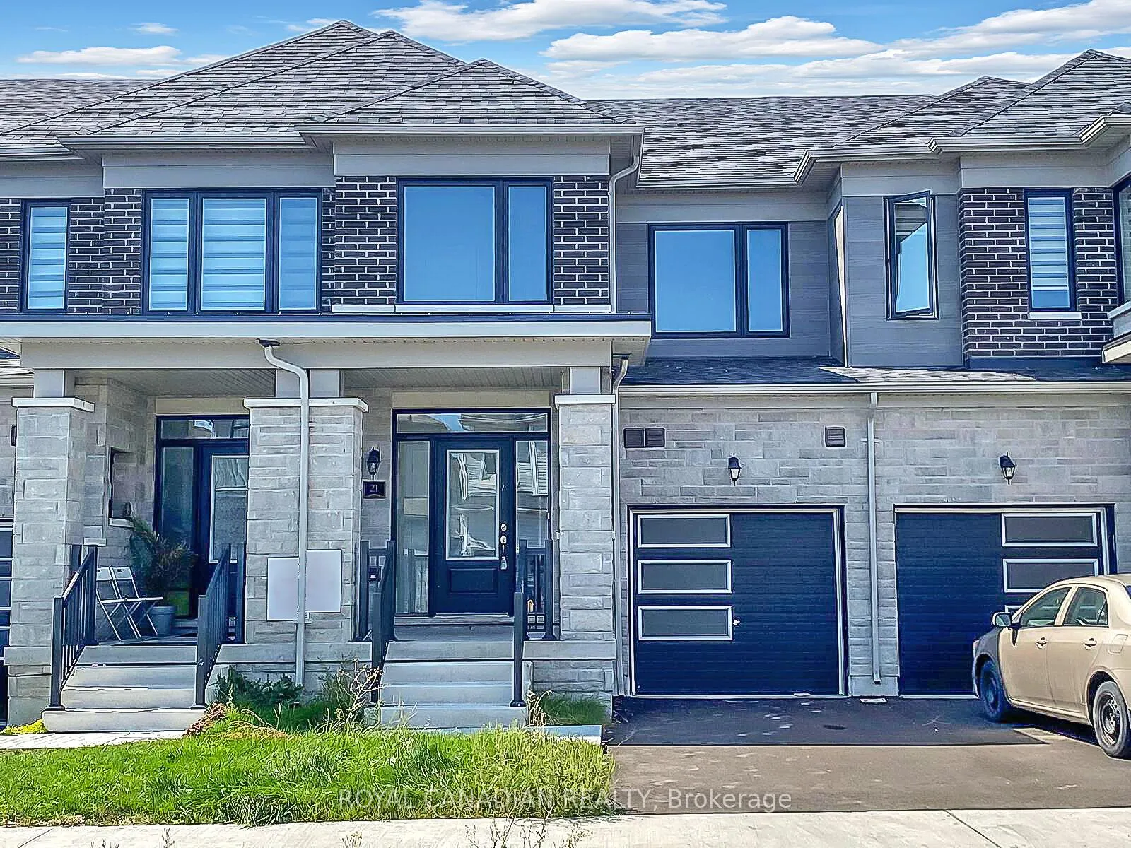 Photo 2 of 21 Tamworth Terrace, Barrie, Rural Barrie Southeast — HOMEH