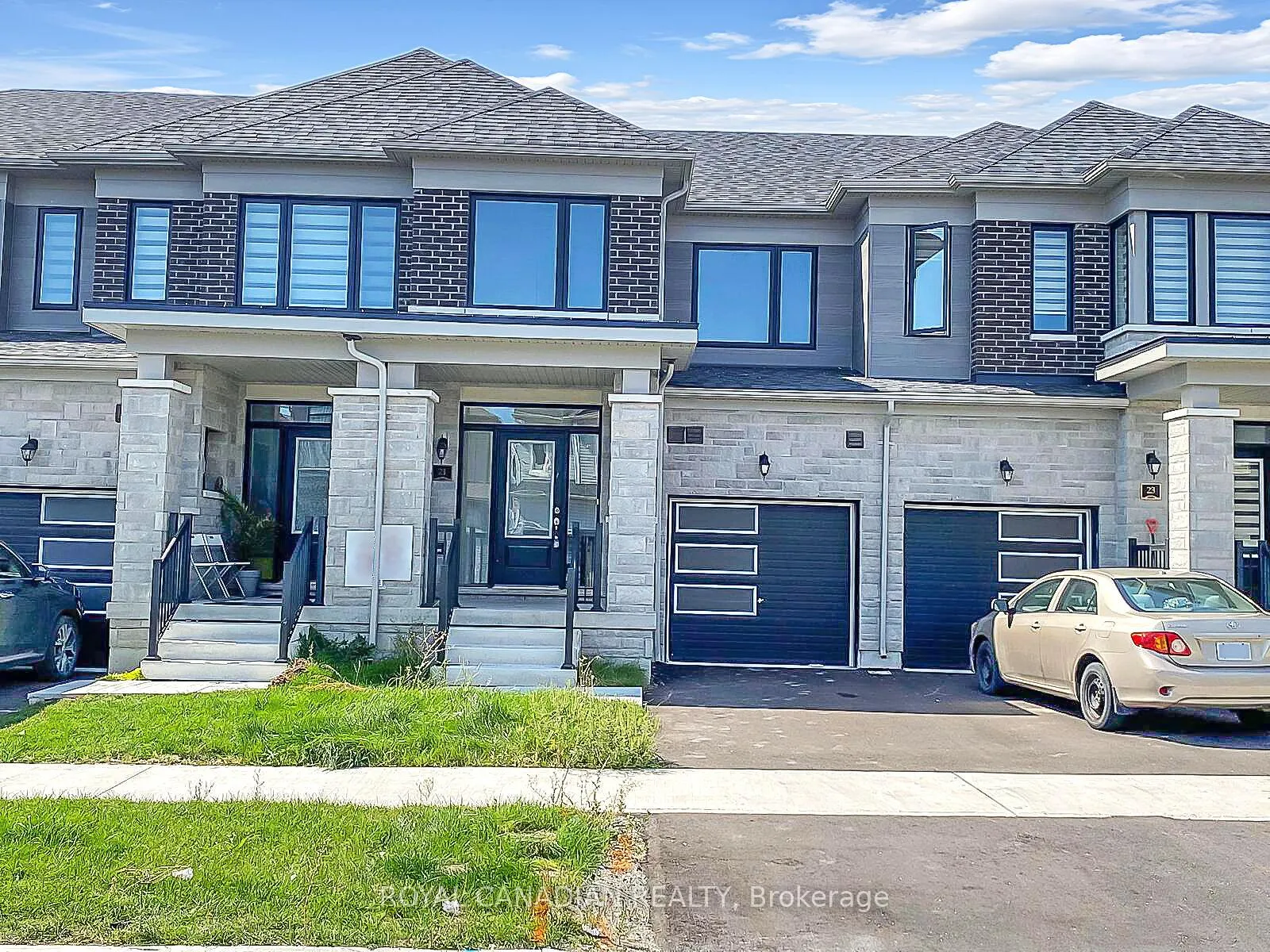 Photo 3 of 21 Tamworth Terrace, Barrie, Rural Barrie Southeast — HOMEH
