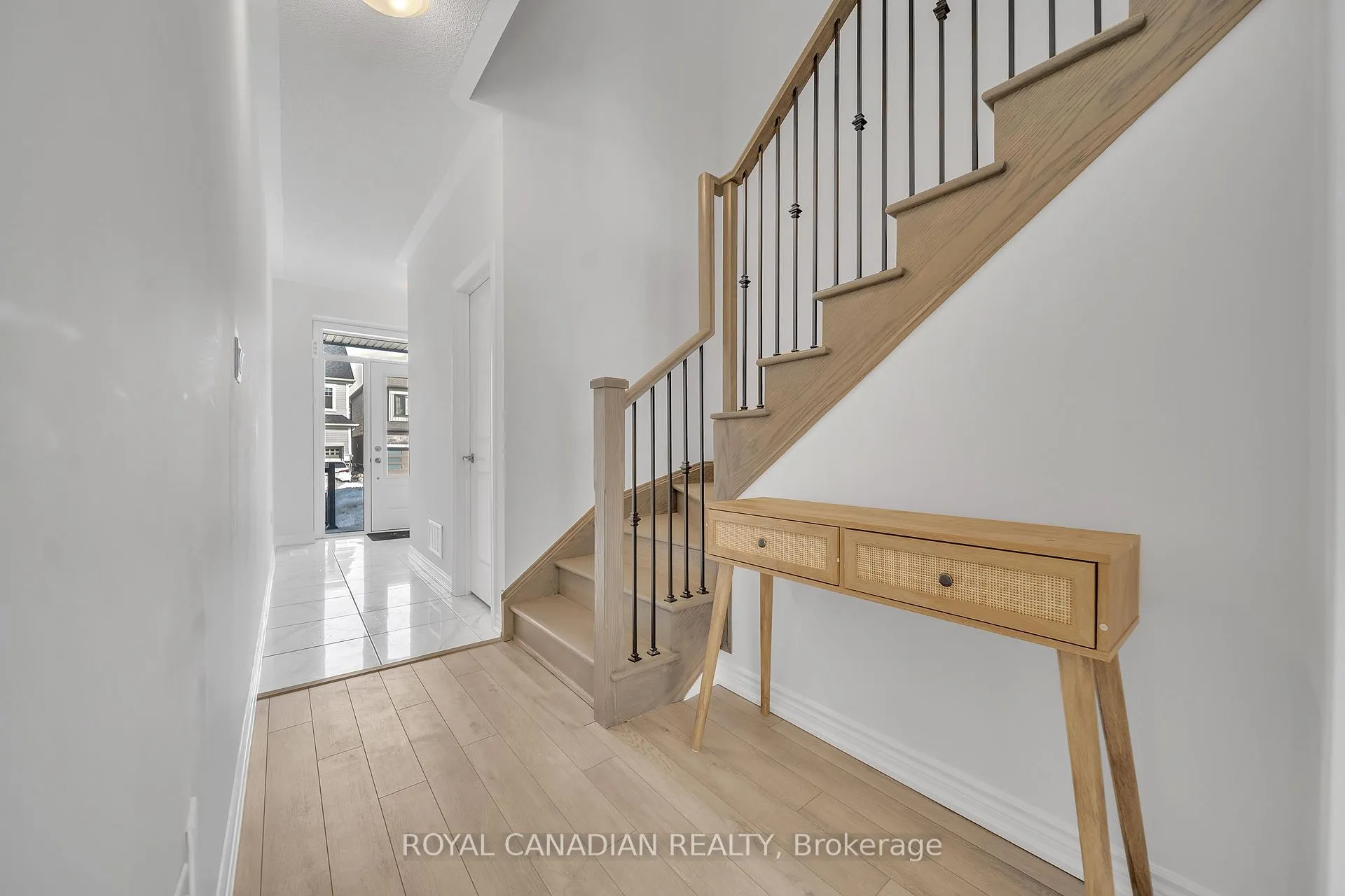 Photo 9 of 21 Tamworth Terrace, Barrie, Rural Barrie Southeast — HOMEH