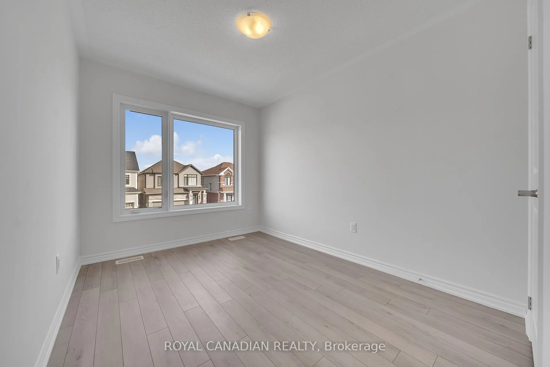 Photo 30 of 21 Tamworth Terrace, Barrie, Rural Barrie Southeast — HOMEH