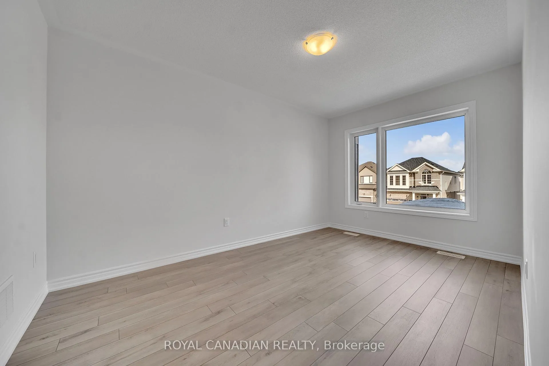 Photo 32 of 21 Tamworth Terrace, Barrie, Rural Barrie Southeast — HOMEH