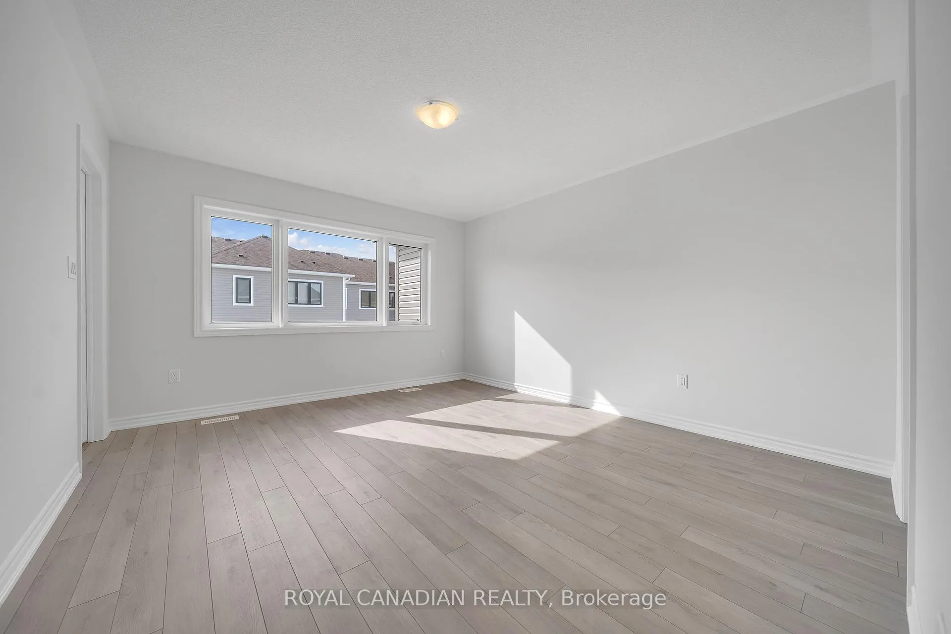 Photo 35 of 21 Tamworth Terrace, Barrie, Rural Barrie Southeast — HOMEH