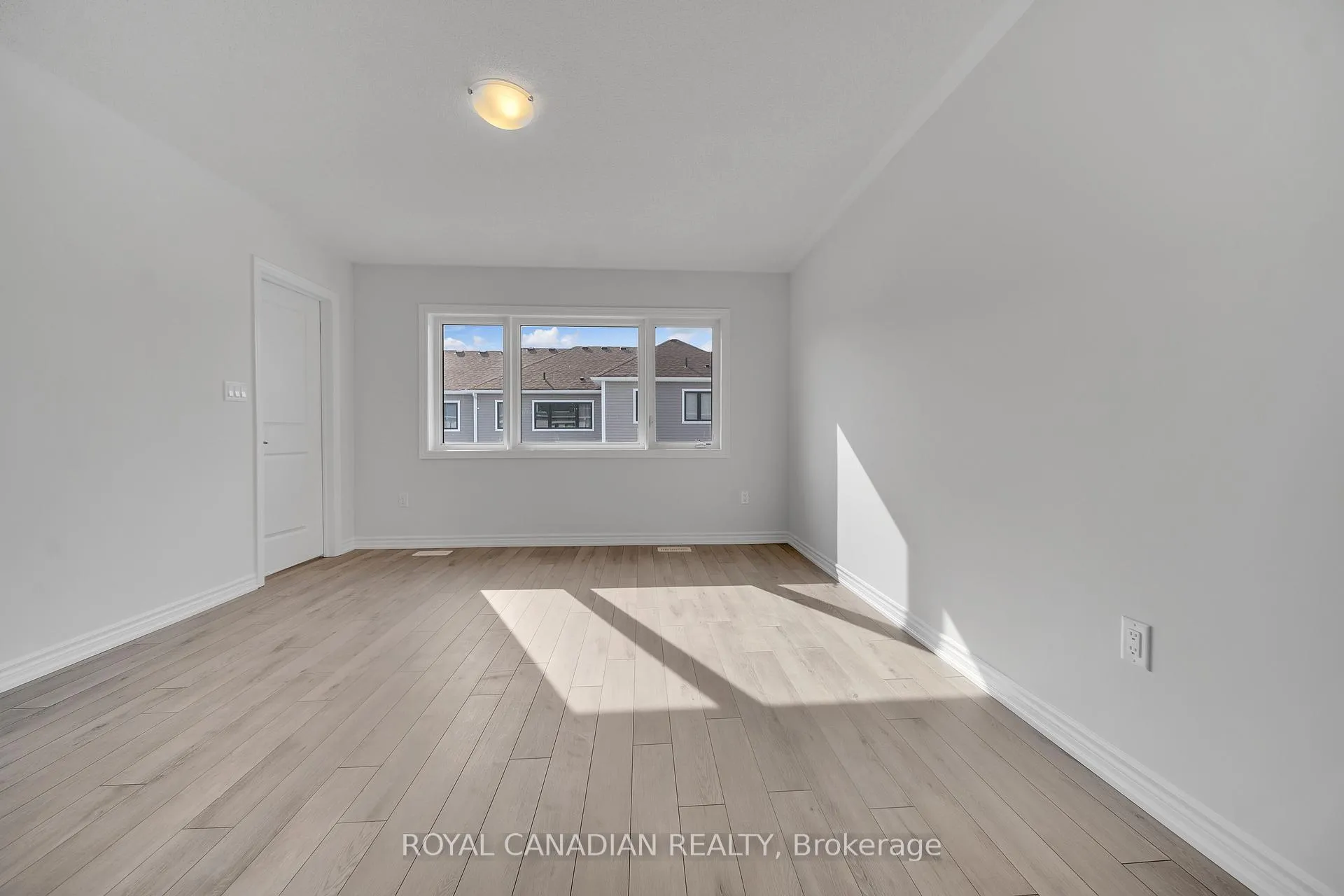 Photo 36 of 21 Tamworth Terrace, Barrie, Rural Barrie Southeast — HOMEH