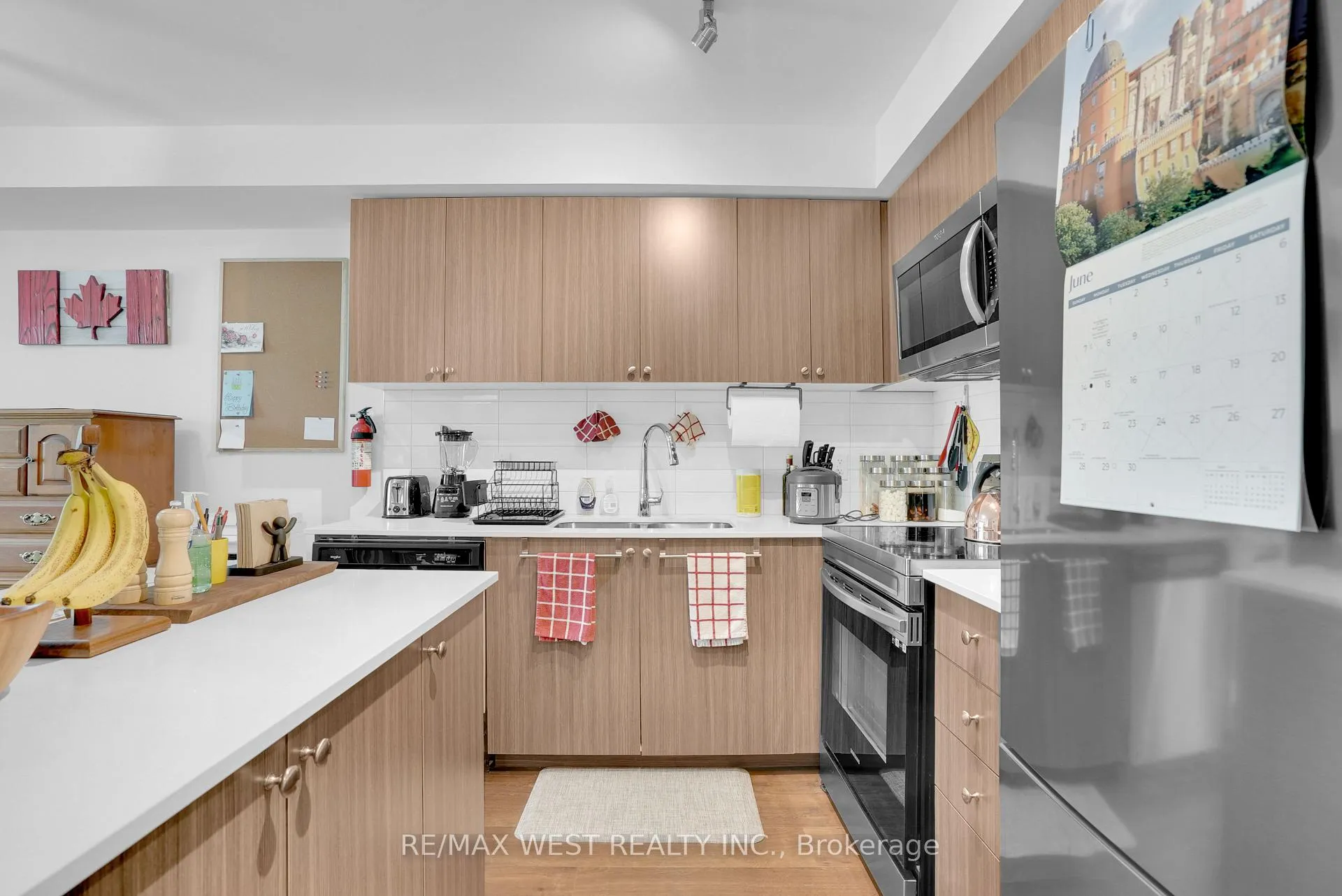 Photo 3 of Unit 216, 58 Lakeside Terrace, Barrie, Little Lake — HOMEH