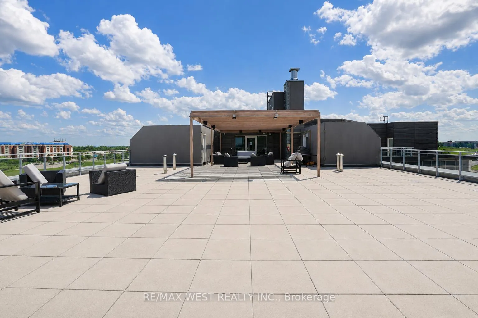 Photo 10 of Unit 216, 58 Lakeside Terrace, Barrie, Little Lake — HOMEH