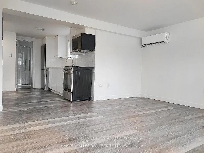 Photo 4 of Unit 2, 521 Browns Line, Etobicoke, Alderwood — HOMEH
