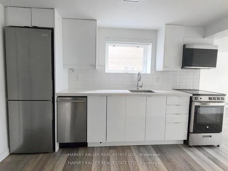 Photo 7 of Unit 2, 521 Browns Line, Etobicoke, Alderwood — HOMEH