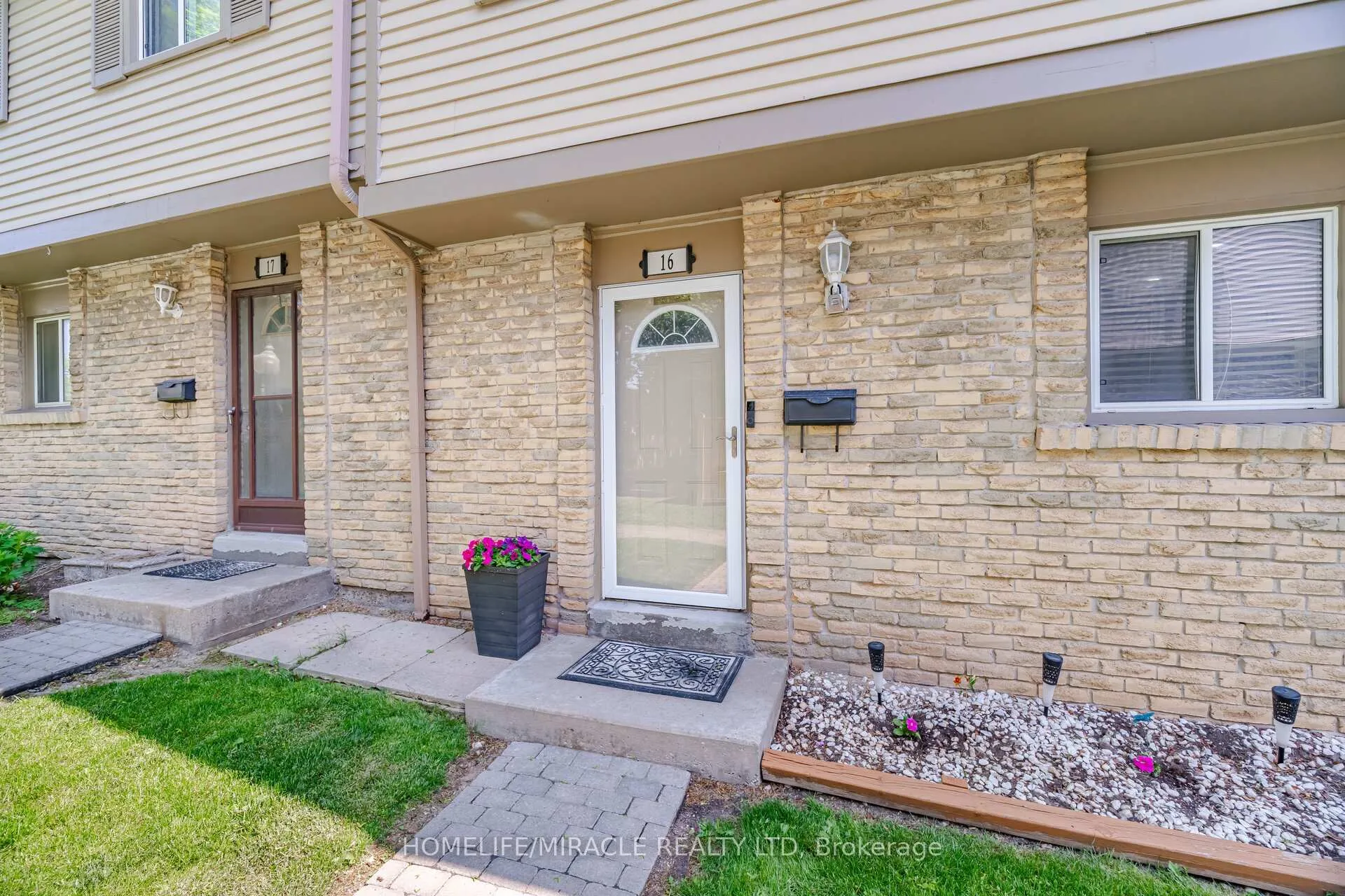 Photo 4 of Unit 16, 57 Hansen Road N, Brampton, Madoc — HOMEH